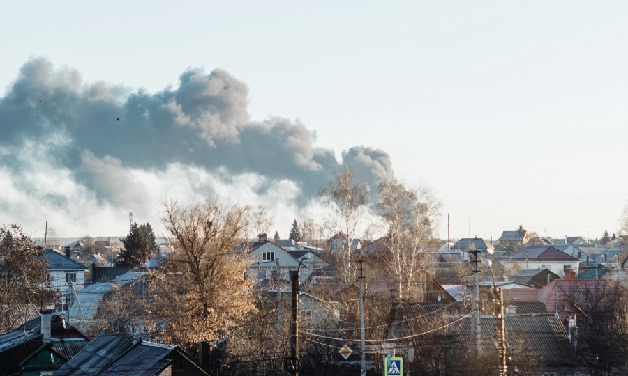 U napadu dronom na zračnu luku u ruskoj regiji Kursk zapalilo se skladište nafte.