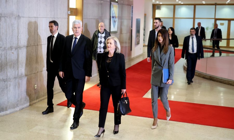 Sastanak Osmorke, HDZ-a i SNSD-a u Parlamentu BiH u prosincu