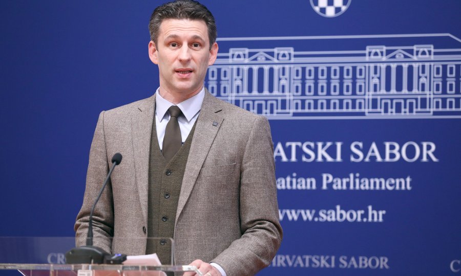 Božo Petrov