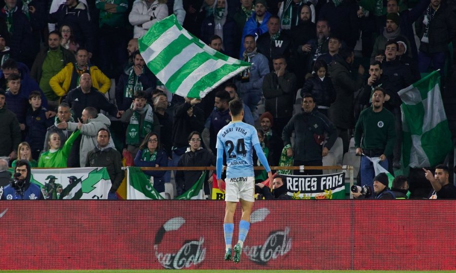 Gabri Veiga (Celta Vigo) proslavlja gol pred navijačima Betisa