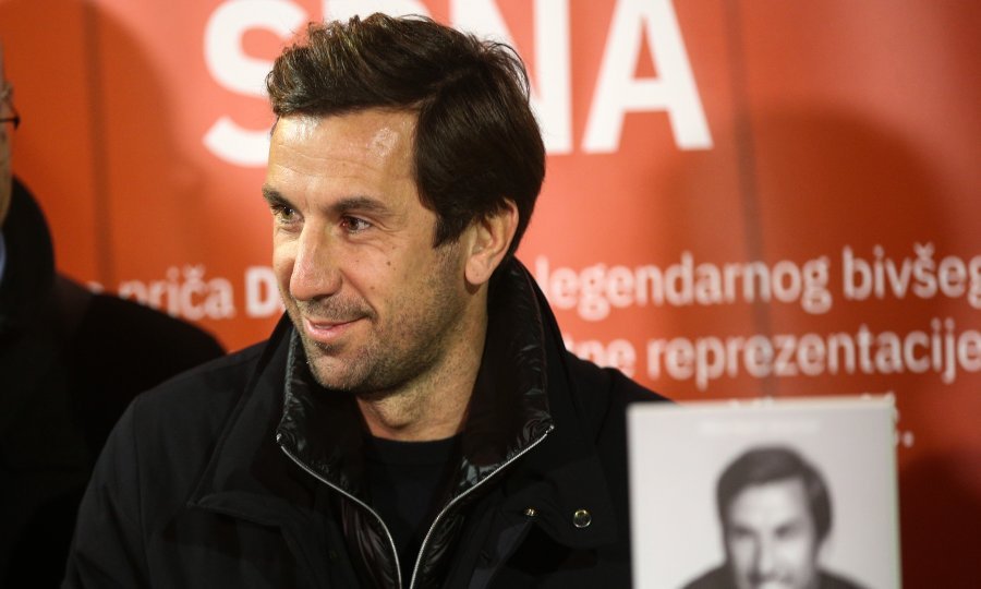 Darijo Srna s autobiografijom 'Srna', koju je napisala Milana Vlaović