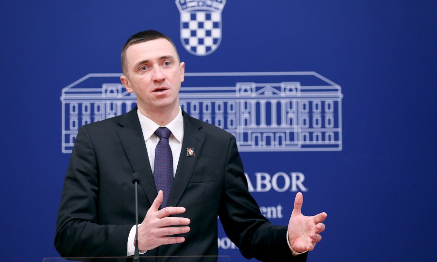 Ivan Penava na konferenciji za novinare u Hrvatskom saboru