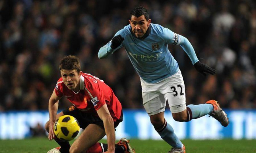 Carlos Tevez (desno) i Michael Carric