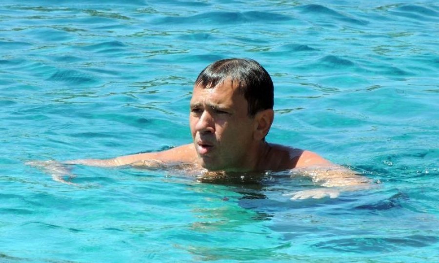 Robert Pauletić se kupa