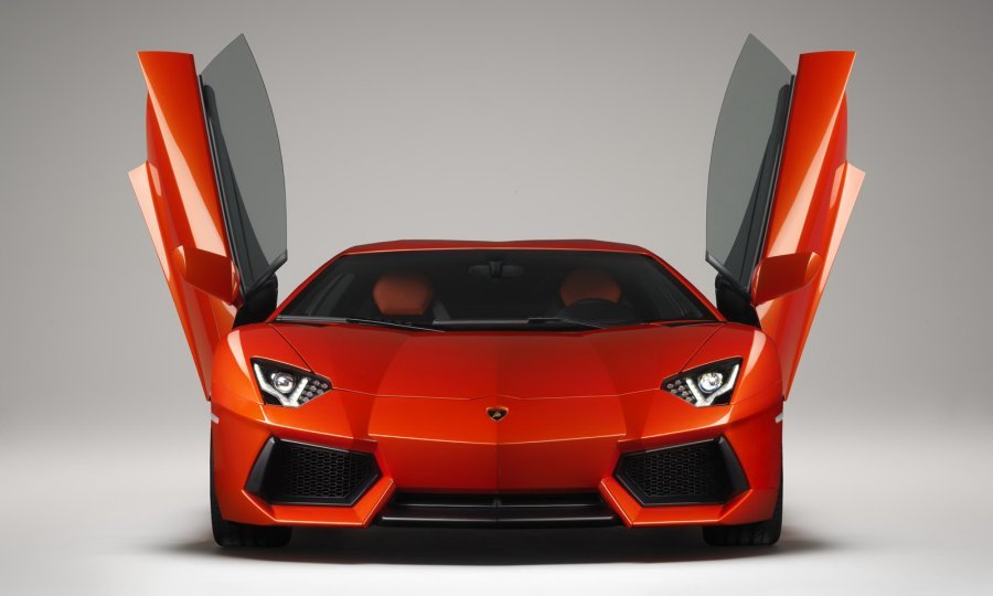 Lamborghini-Aventador-LP700-4-2