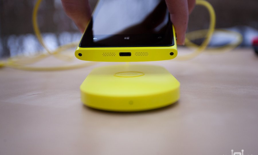 Nokia lumia 920 uz pripadajući bežični punjač