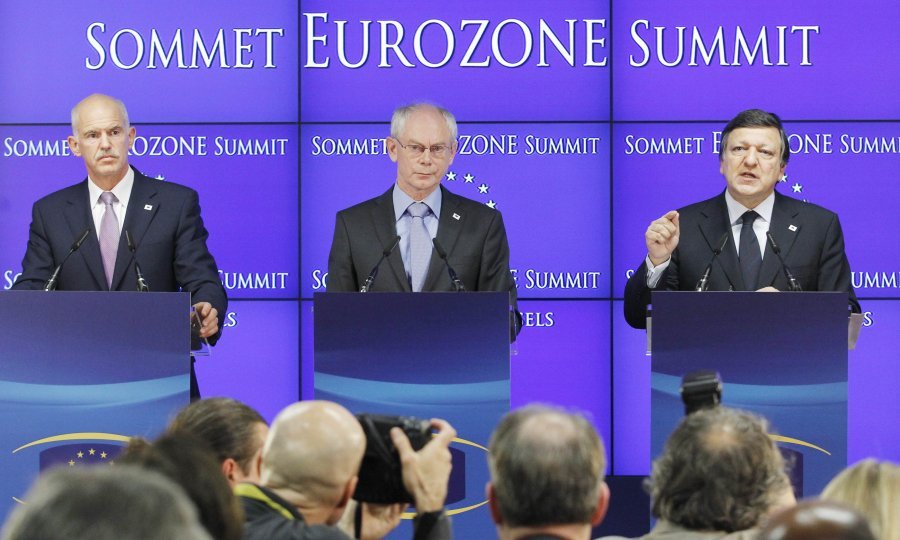 Grčki premijer George Papandreou, predsjednik Europskog vijeća Herman Van Rompuy i predsjednik Europske komisije Jose Manuel Barroso