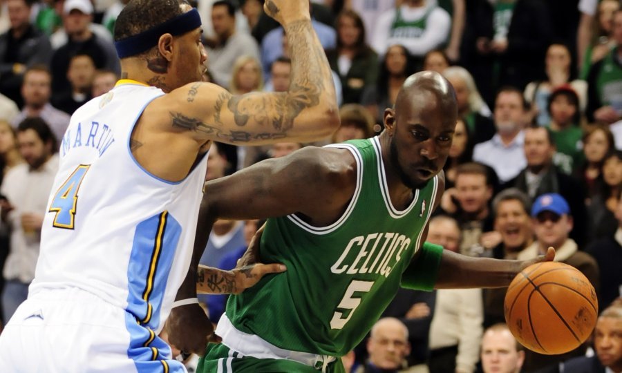 Kevin Garnett (R) i Kenyon Martin (L)