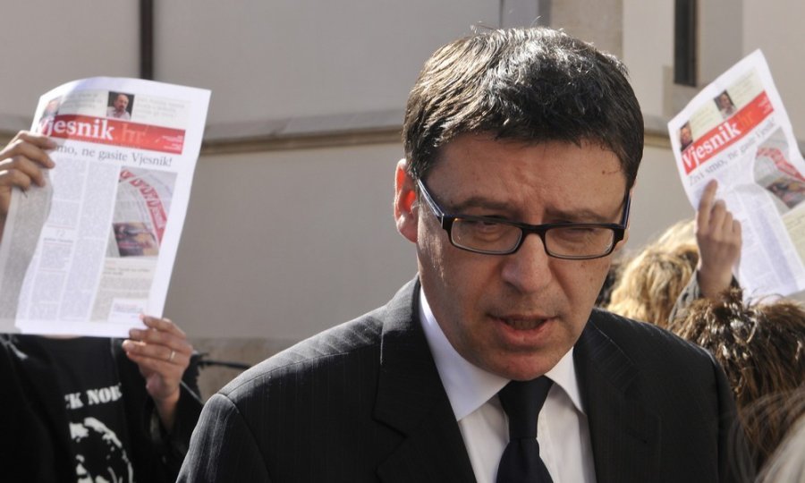 Prosvjed zaposlenika Vjesnika ispred zgrade Vlade - Željko Jovanović