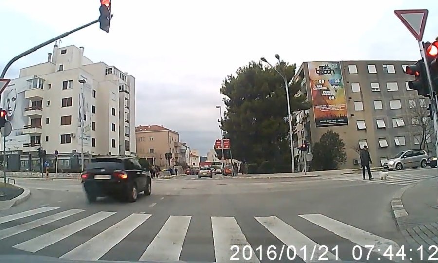 Prolasci kroz crveno na semaforu u Splitu