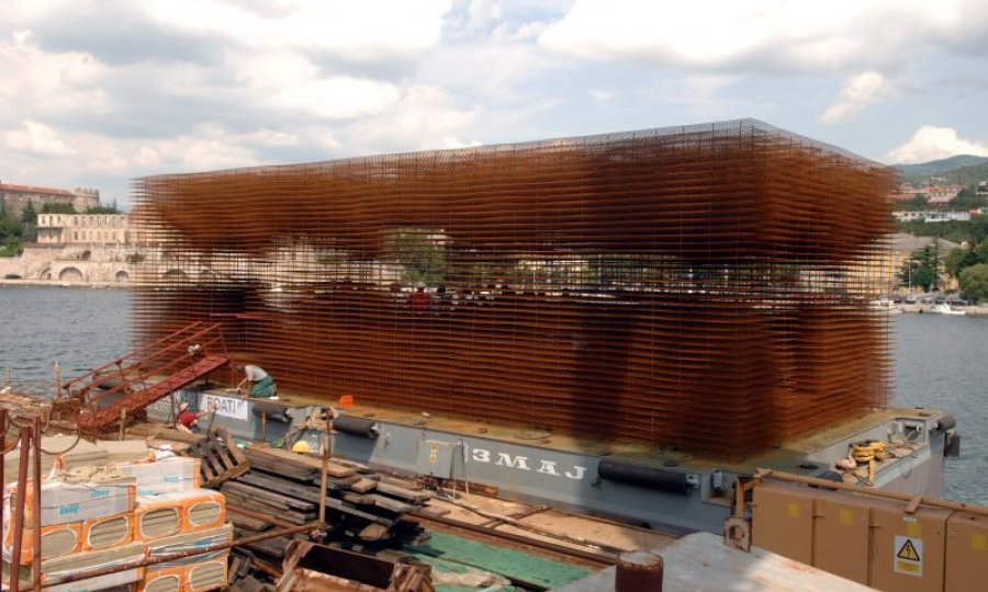 Ploveći paviljon 7