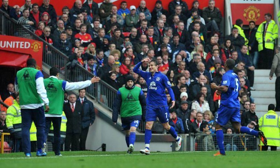 Nikica Jelavić slavi na Old Trafford