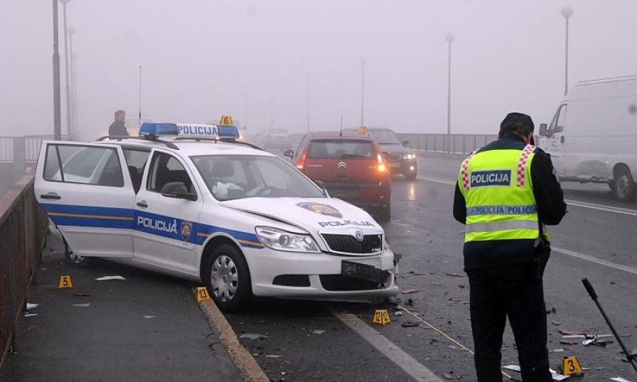 prometna nesreća policijski automobil
