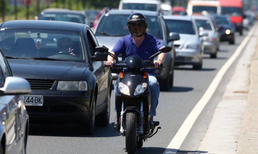SKUTER,MOTOR,gužva