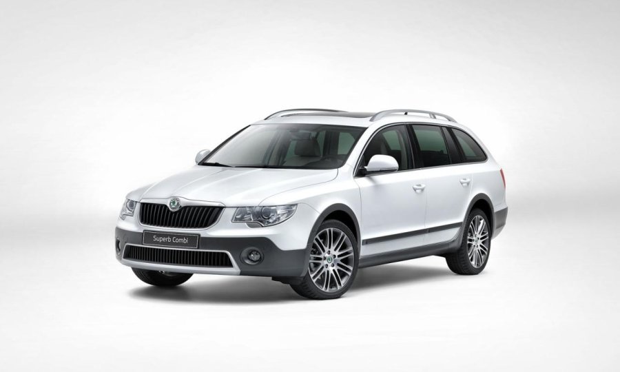 skoda-superb-combi-outdoor-1