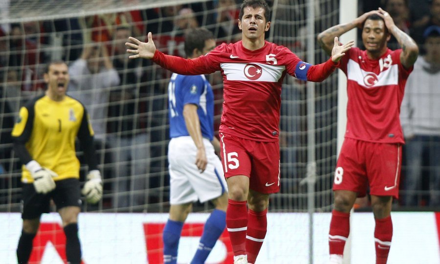 Emre Belozoglu i Kazim Kazim Turska 2011