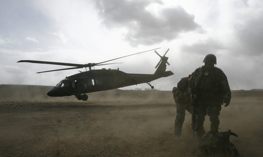AMERIČKA VOJSKA VOJNI HELIKOPTER