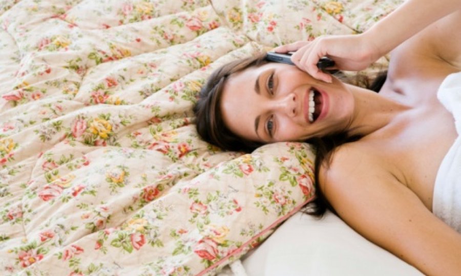 žena telefon