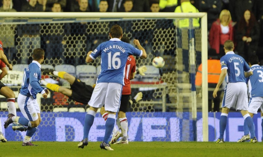 Maloney Wigan Manchester United