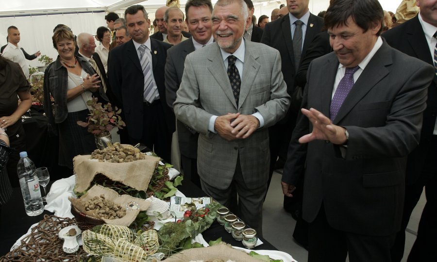 Stjepan Mesić na sajmu tartufa