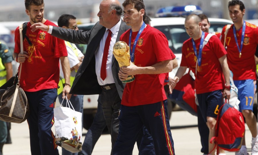 Pique del Bosque Casillas Iniesta trofej