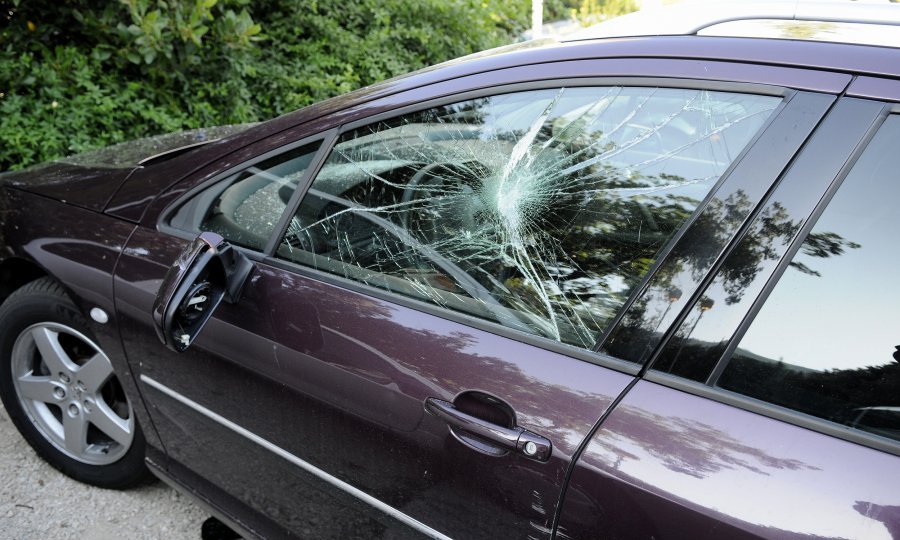 popovac srpski odvjetnik demolirani auto dubrovnik
