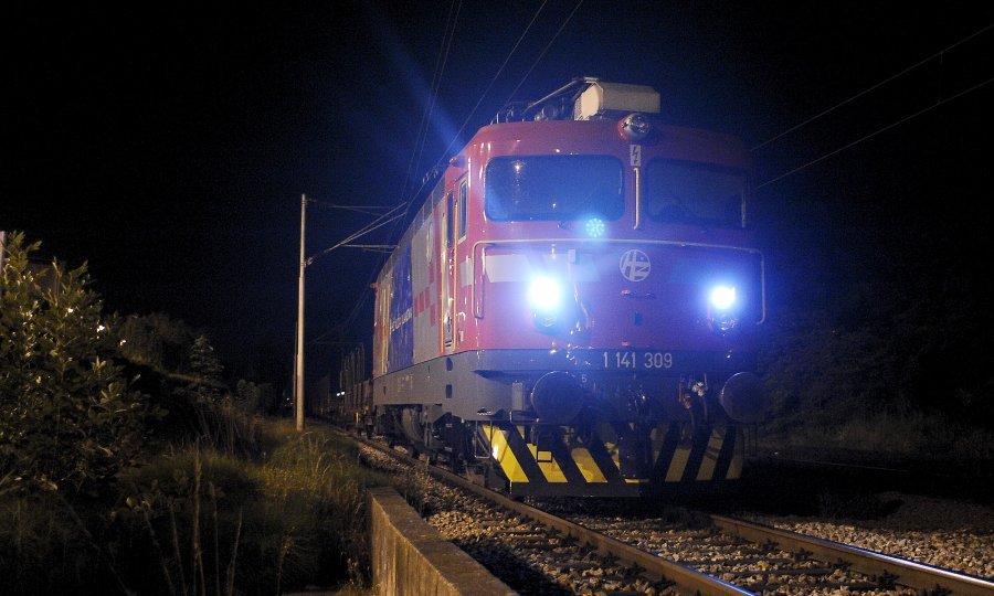 Vlak po noći