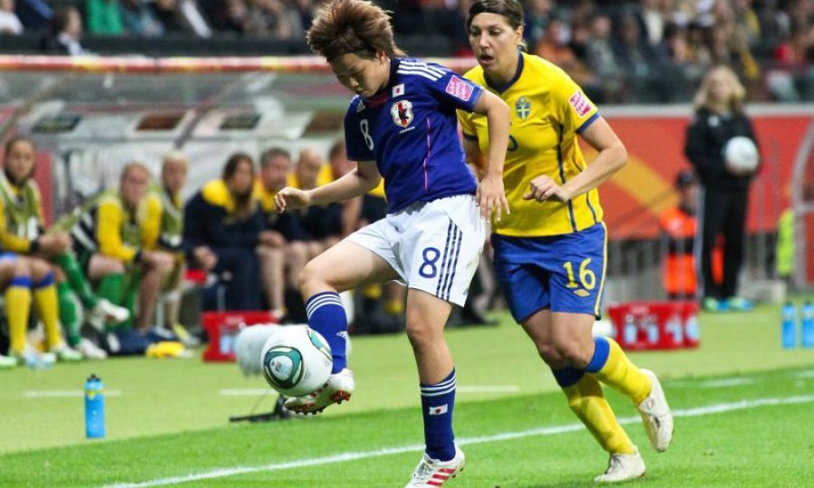 Aya Miyama (Japan) i Linda Forsberg (Švedska)