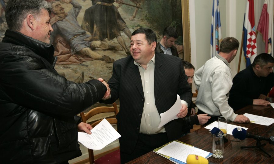 Čobanković potpisuje sporazum sa seljacima