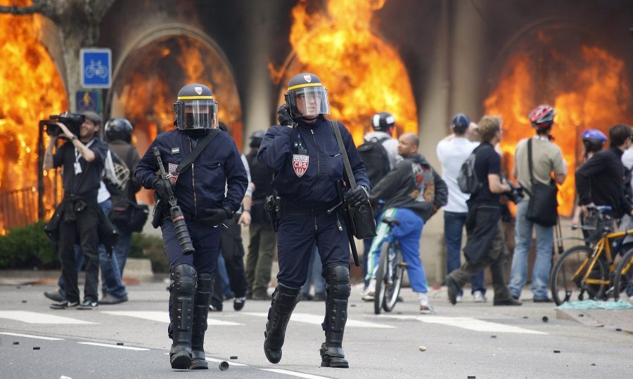 prosvjedi, nato 2