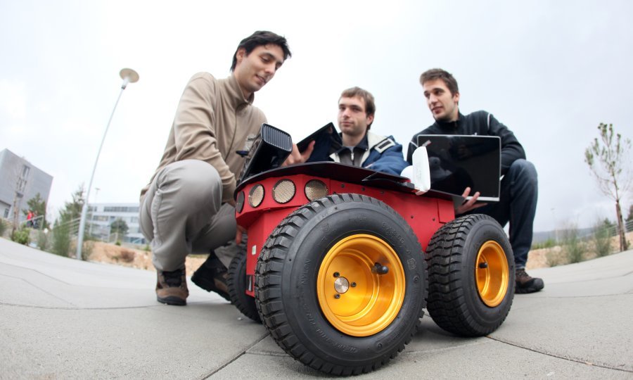 LTE robot