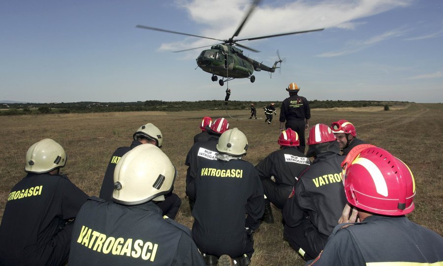 vatrogasci helikopter