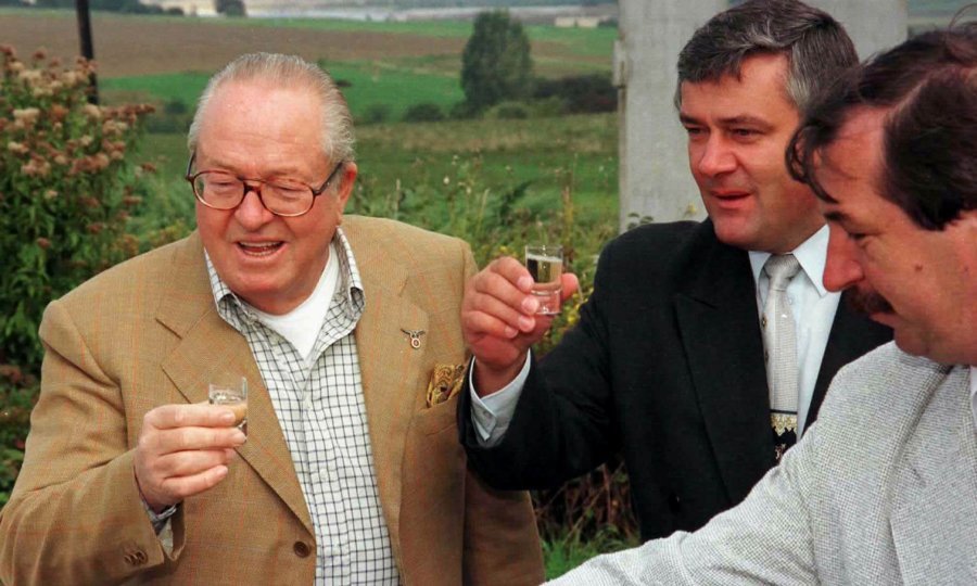 Jan Slota (u sredini) s Jean-Marie Le Penom (lijevo)