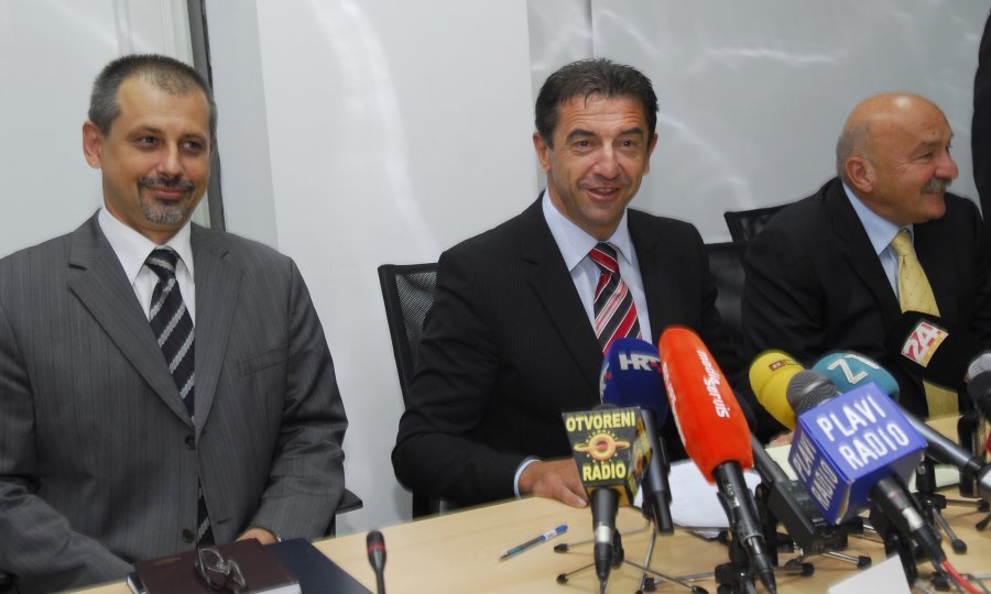 Ante Zvonimir Golem tajnik Ministarstva zdravstva, ministar Darko Milinovic, Velimir Simunic KBC Zagreb, Klinika za zanske bolesti i porode.