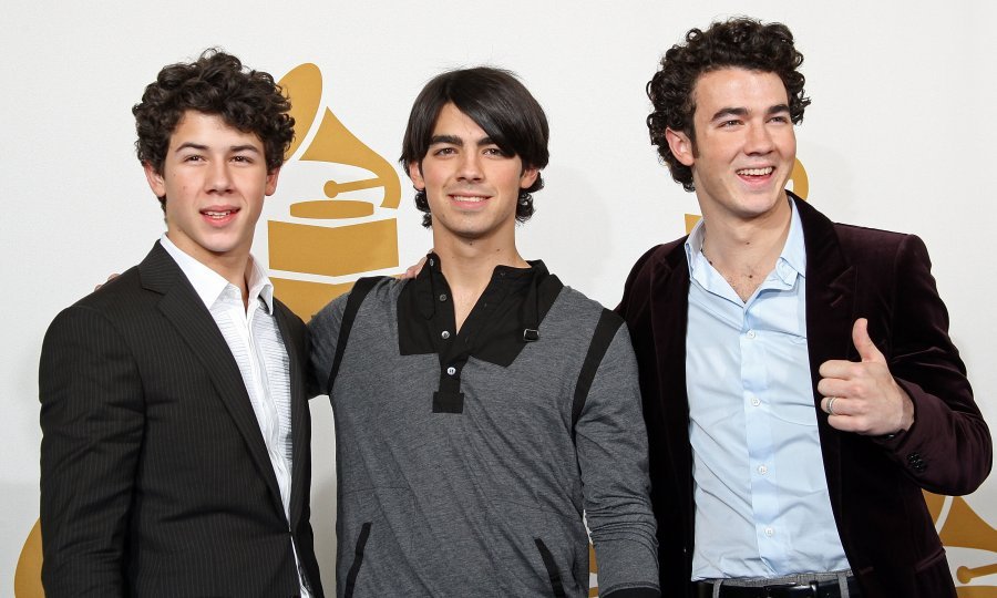 JONAS BROTHERS
