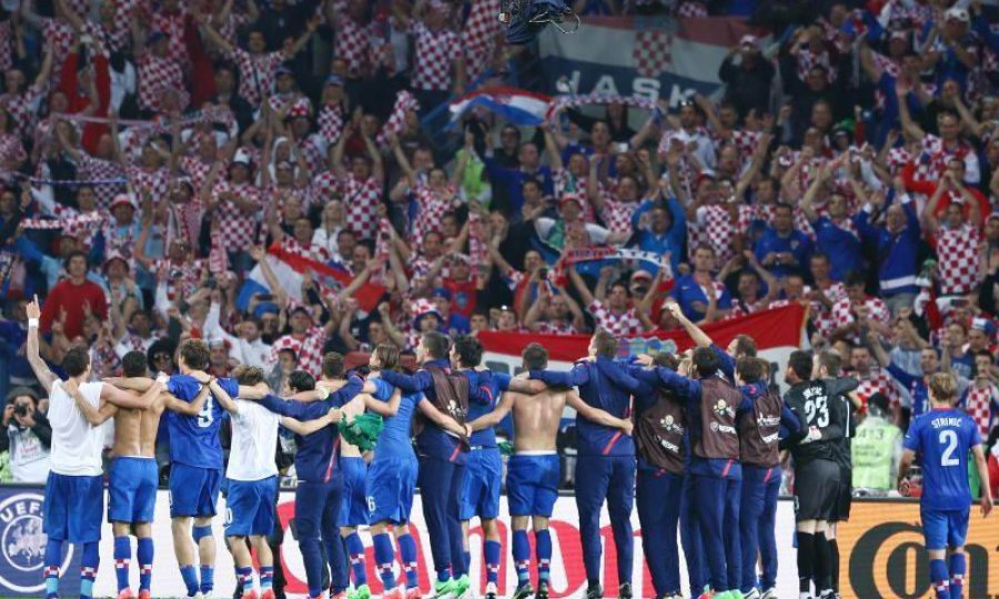 hrvatska nogometna reprezentacija - slavlje igrača nakon pobjede nad Irskom