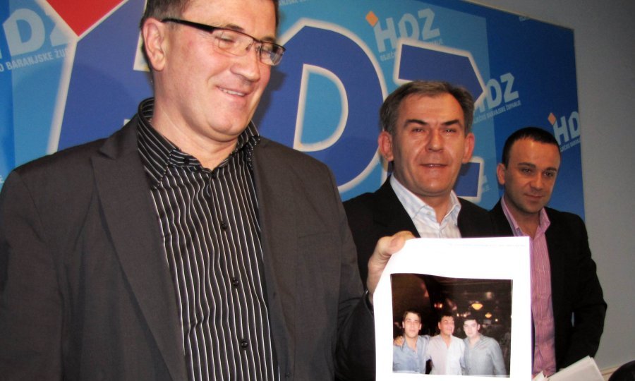 Kuduz pokazuje fotku hdz osijek