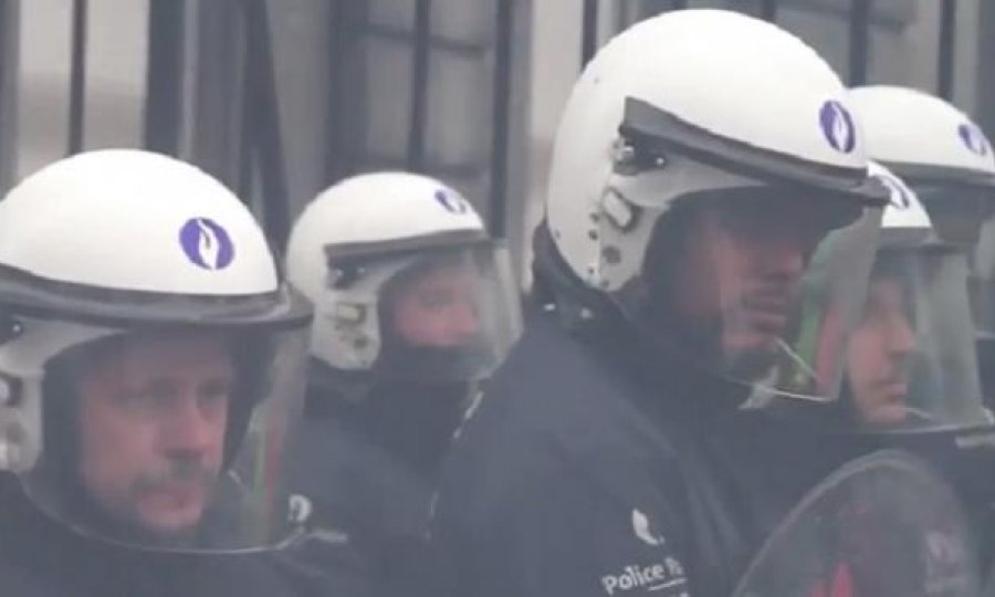 Belgijska policija uzvratila je vodenim topovima