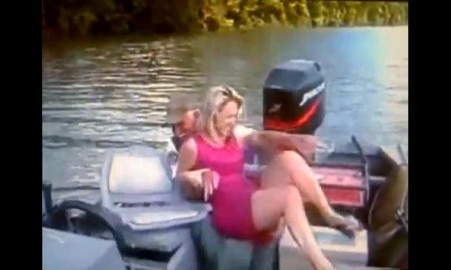 novinarka Carley Gordon funvideo