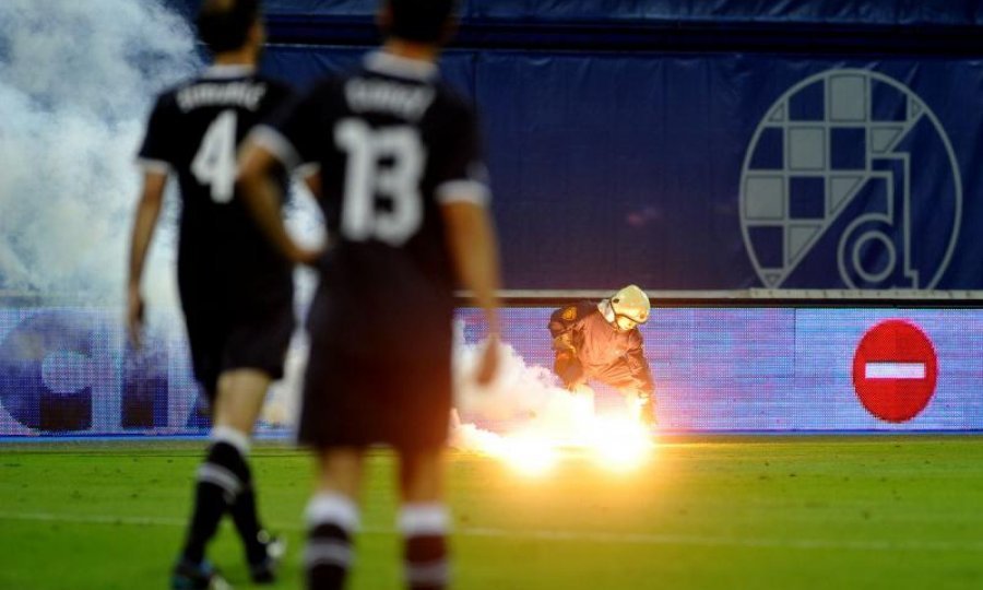 Dinamo - Šerif, 3. pretkolo Lige prvaka, baklje (1)