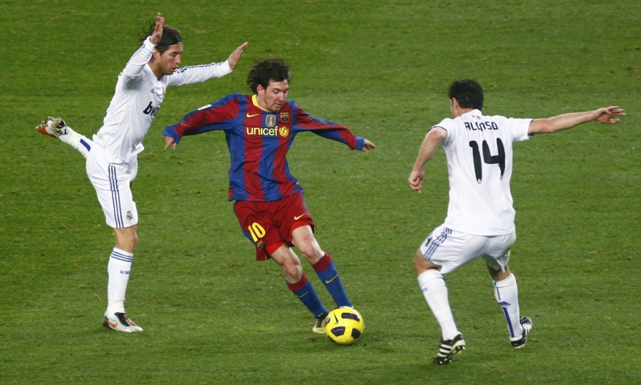 Lionel Messi vs.Sergio Ramos i Xabi Alonso