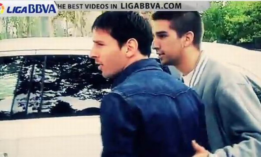 Lionel Messi ulazi u tuđi automobil