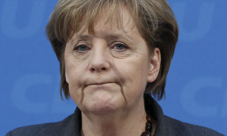 angela merkel grimasa