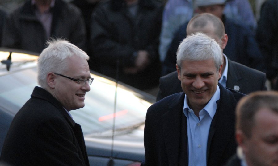 Predjednici Josipović i Tadić u manastiru Krupa 1