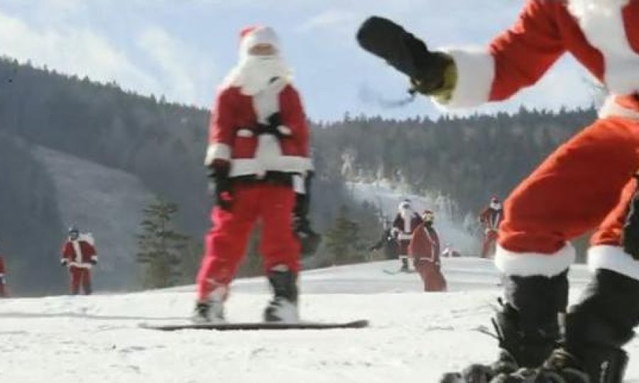 djedovi mrazovi na skijama