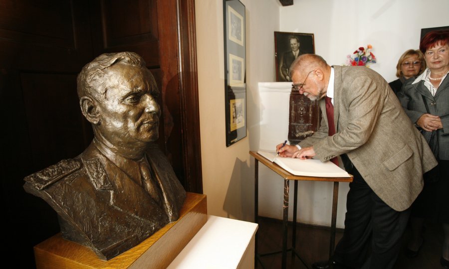 stjepan mesić josip broz tito kumrovec