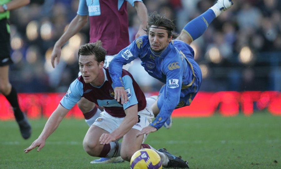 Niko Kranjčar u dresu Portsmoutha u utakmici protiv West Hama, prosinac 2008.