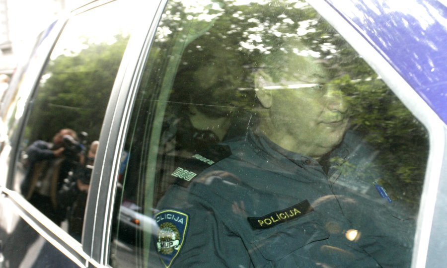 Ivan Čehok dolazi u sjedište USKOK-a u pratnji pravosudnih policajaca
