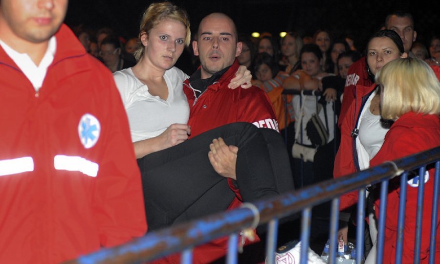 Redar iznosi obožavateljicu kojoj je pozlilo u gužvi