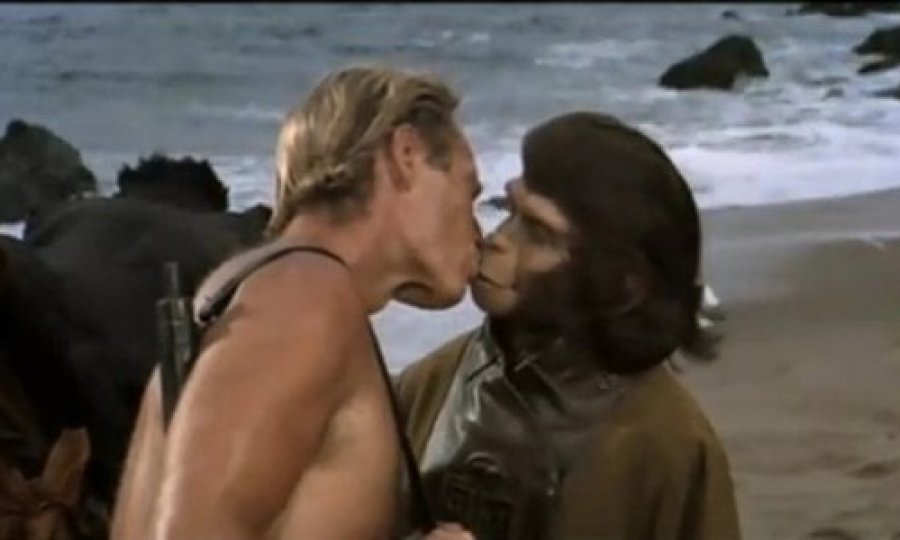 Poljubac Planeta majmuna Charlton Heston